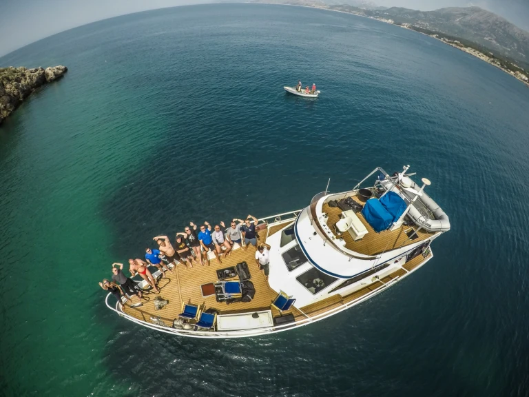 Barca a motore a noleggio a Bar al miglior prezzo