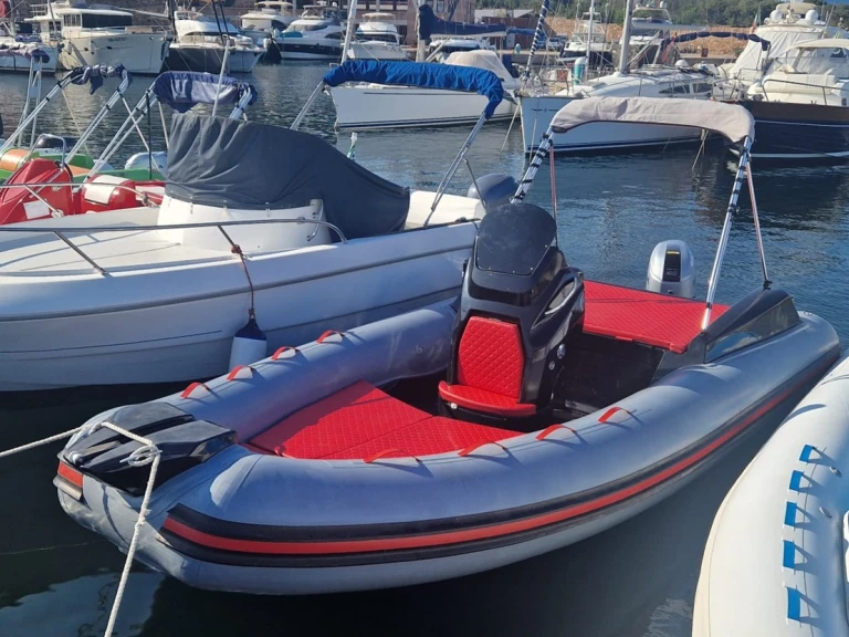 Noleggiare una Magnus 5.80 a Porto Rotondo