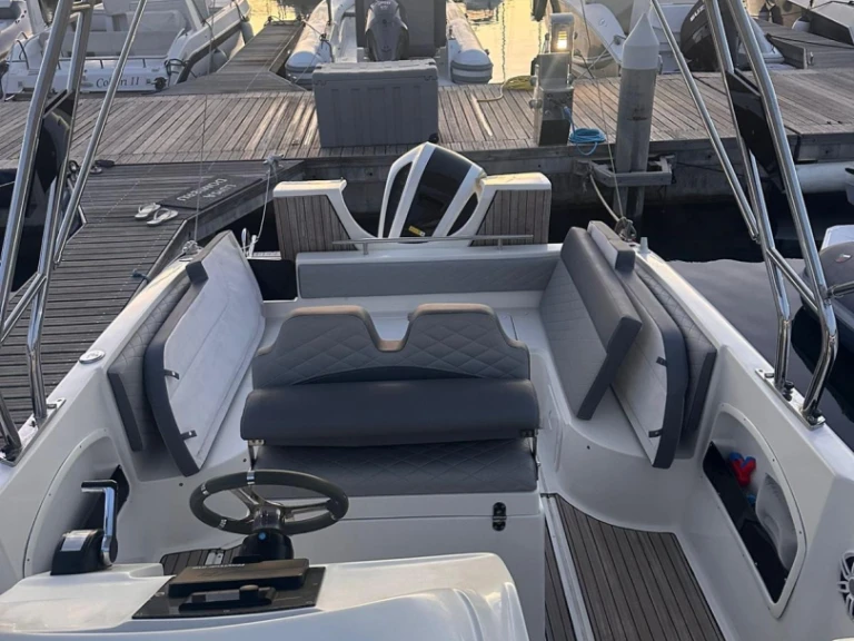 Barca a motore a noleggio a Castellammare di Stabia al miglior prezzo