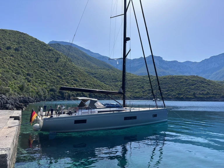 Noleggiare una Bénéteau Beneteau 53 First Yacht a Lávrio
