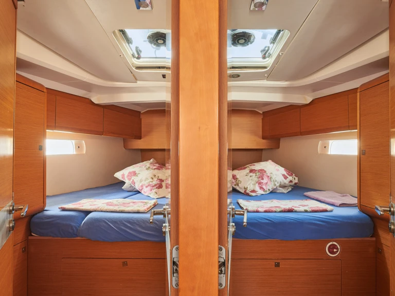 Noleggio Barca a vela Jeanneau con patente nautica