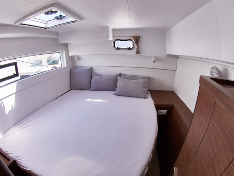 Noleggio Catamarano a Pola – Lagoon Lagoon 40