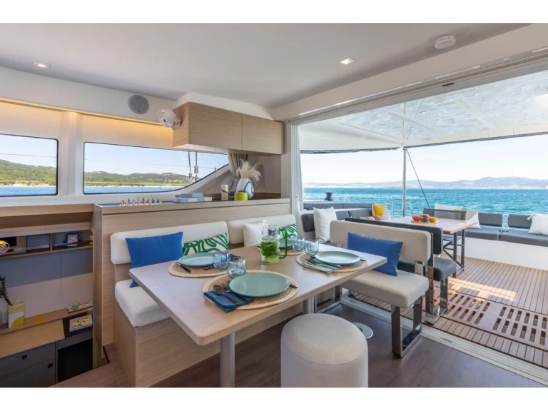 Noleggio Catamarano Lagoon con patente nautica