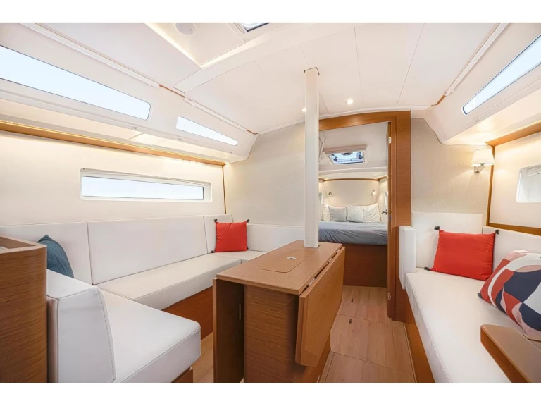 Jeanneau Sun Odyssey 380 da affittare a  Salerno