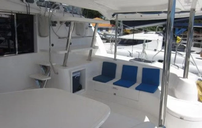 Catamarano a noleggio a Parish of Saint George al miglior prezzo