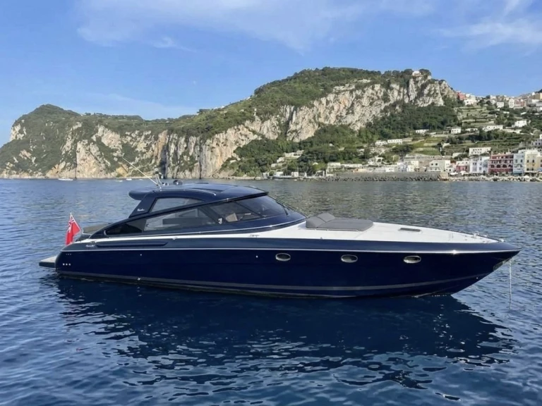 Barca a motore a noleggio a Poltu Quatu al miglior prezzo