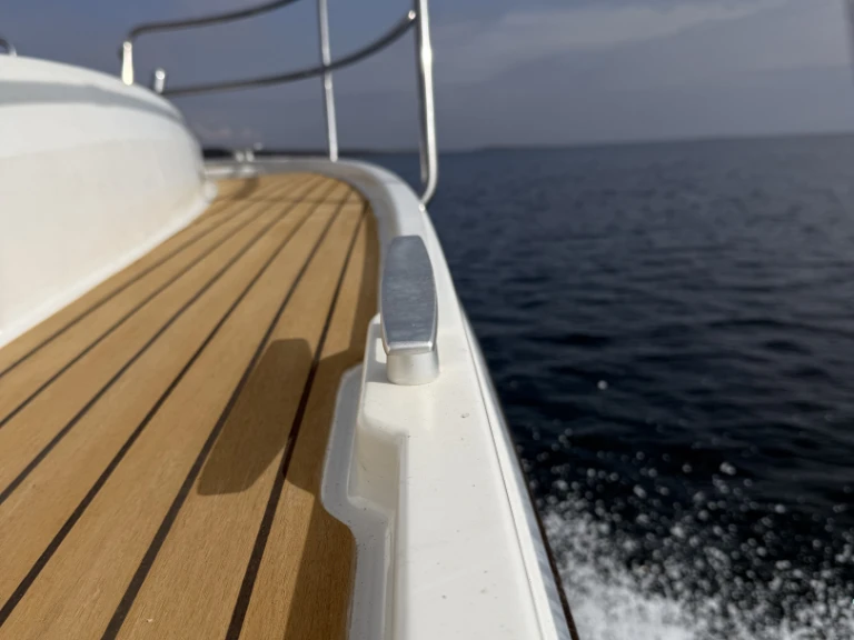 Noleggio Barca a motore Jeanneau con patente nautica