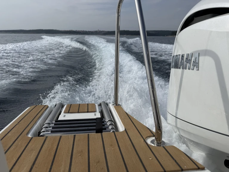 Barca a motore a noleggio a Medulin al miglior prezzo