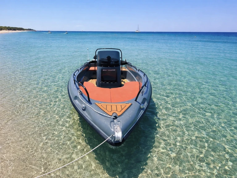 Poseidon Blu Water 170 da affittare a  Mílos