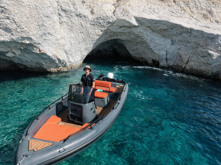 Noleggiare una Poseidon Blu Water 170 a Mílos