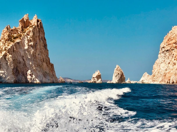 Barca a motore a noleggio a Provatás al miglior prezzo