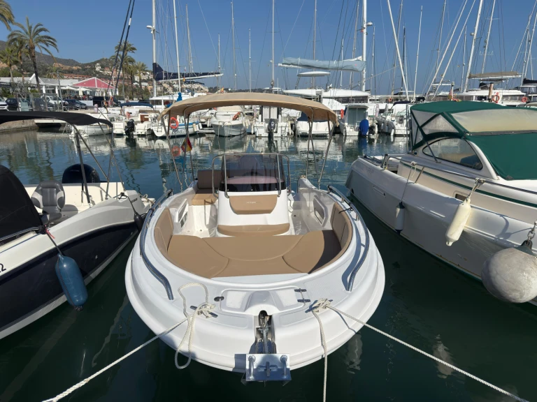 Barca a motore a noleggio a Port Ginesta al miglior prezzo