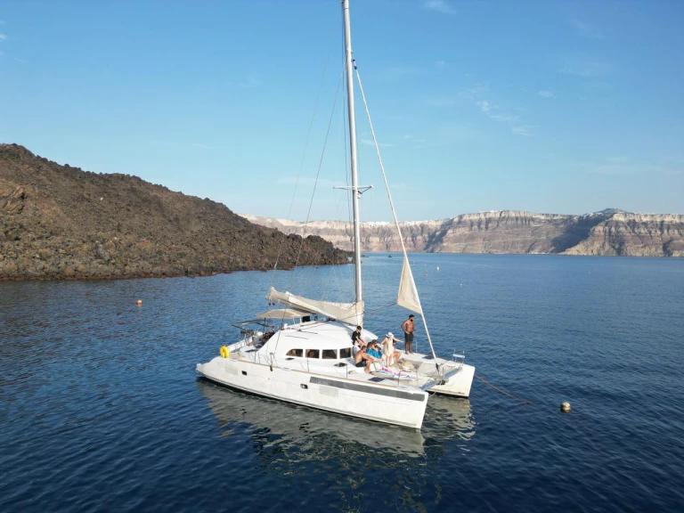 Catamarano a noleggio a Paros Port al miglior prezzo