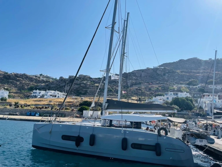 Noleggio Catamarano con o senza skipper Excess a Álimos