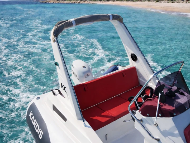Noleggiare una Kardis Kardis Fox 570 a Marina di Portisco