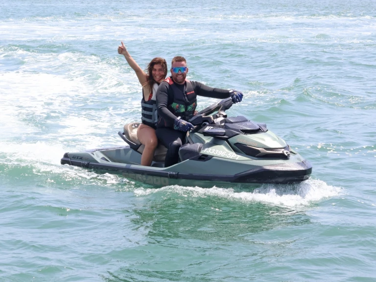 Noleggiare una Sea-Doo GTX  a Portimão