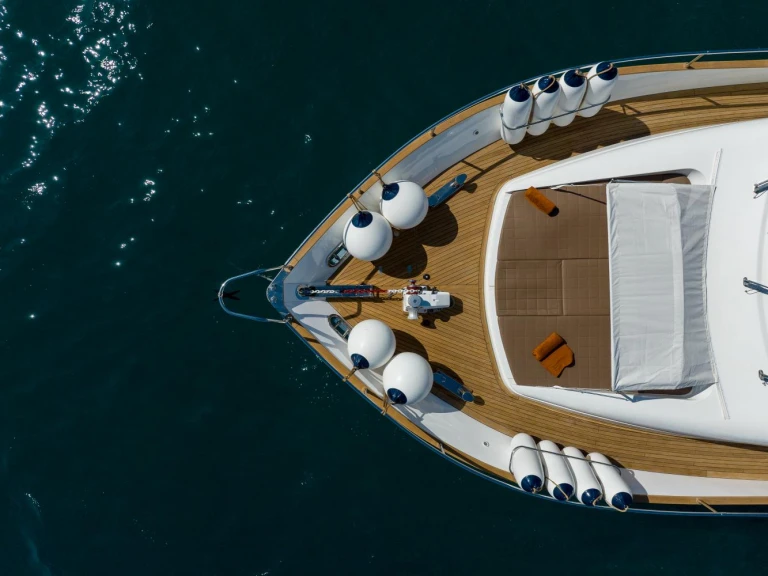 Noleggio Yacht di lusso con o senza skipper Spertini a Marina di Scarlino