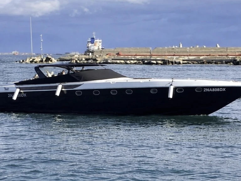 Noleggio Barca a motore Baia con patente nautica