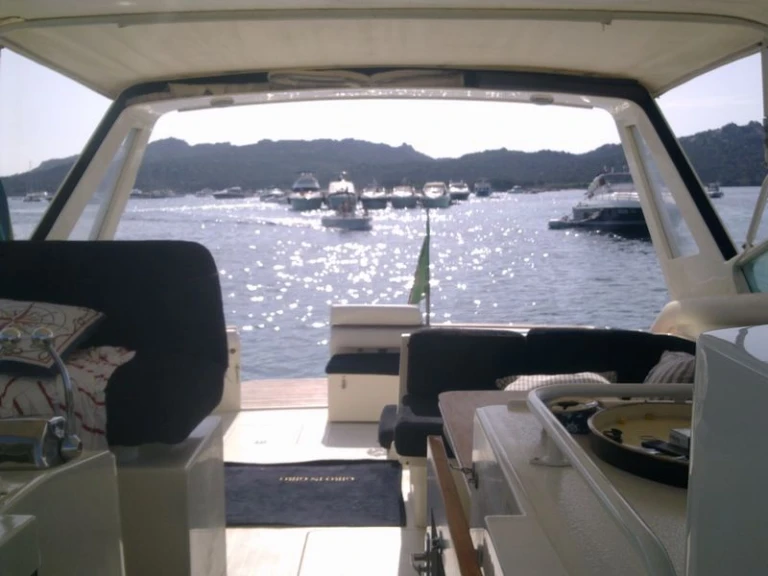 Noleggiare una Bertram 38 Special a Punta Ala