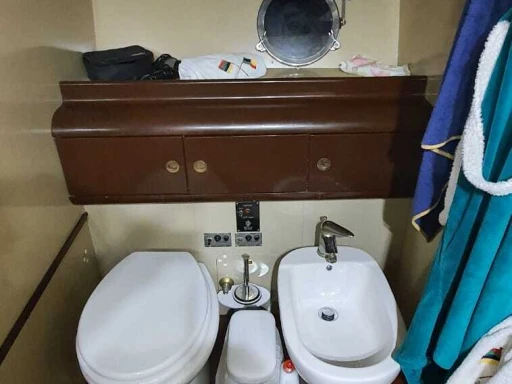 Noleggio Yacht di lusso con o senza skipper Versilcraft a Marina degli Aregai