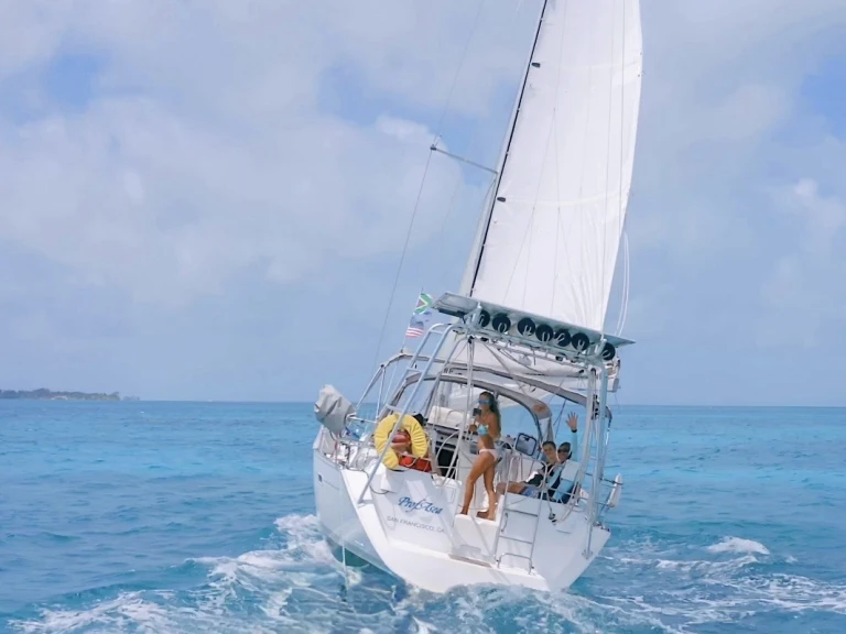 Noleggiare una Bénéteau Oceanis 393 a Philippine