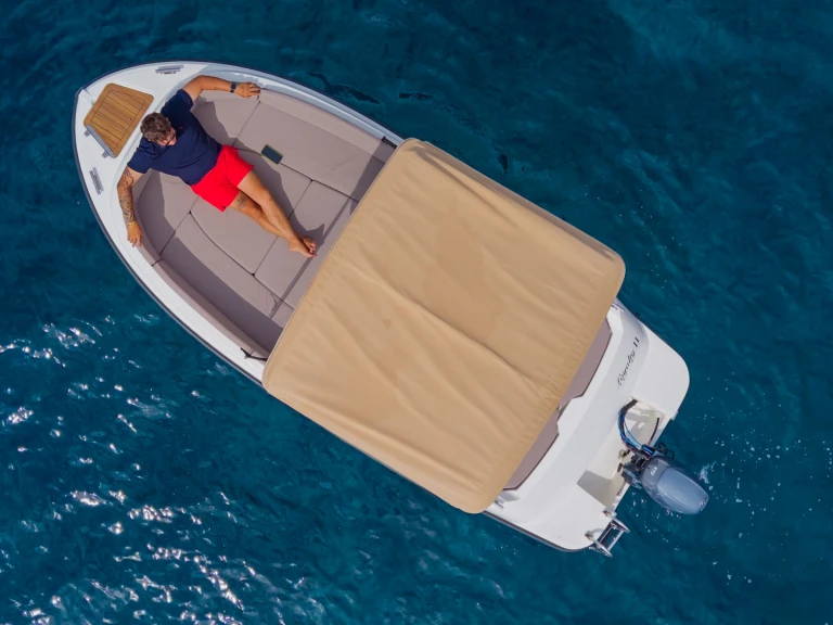 Barca a motore a noleggio a Club Nàutic Santa Ponsa al miglior prezzo