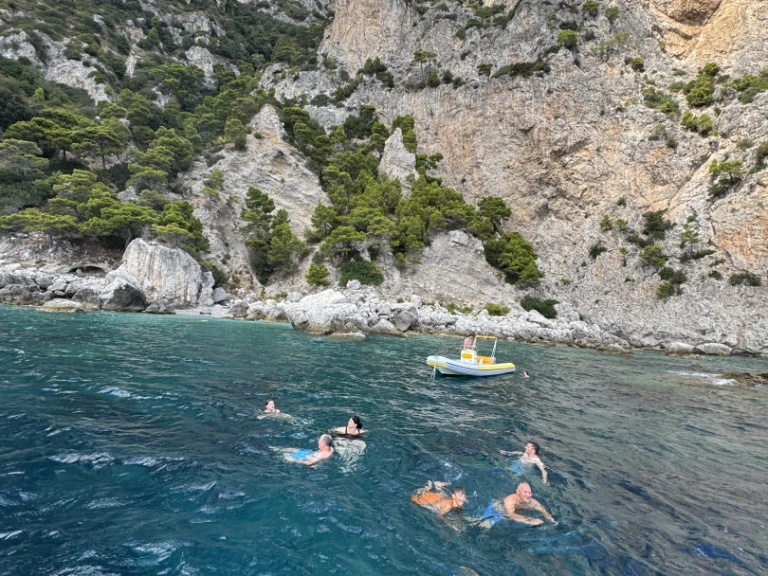 Noleggio Gommone Joker Boat con patente nautica