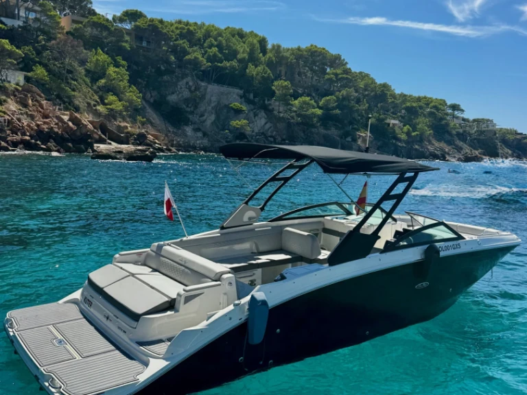 Noleggio Barca a motore Sea Ray con patente nautica
