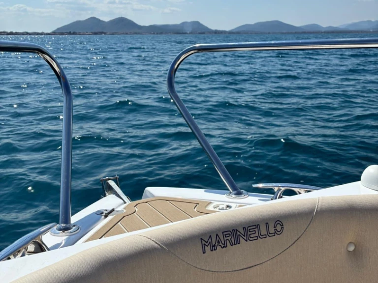 Barca a motore a noleggio a Marina de Bonaire al miglior prezzo