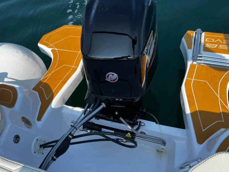 Gommone a noleggio a Port d'Addaia (Porto) al miglior prezzo