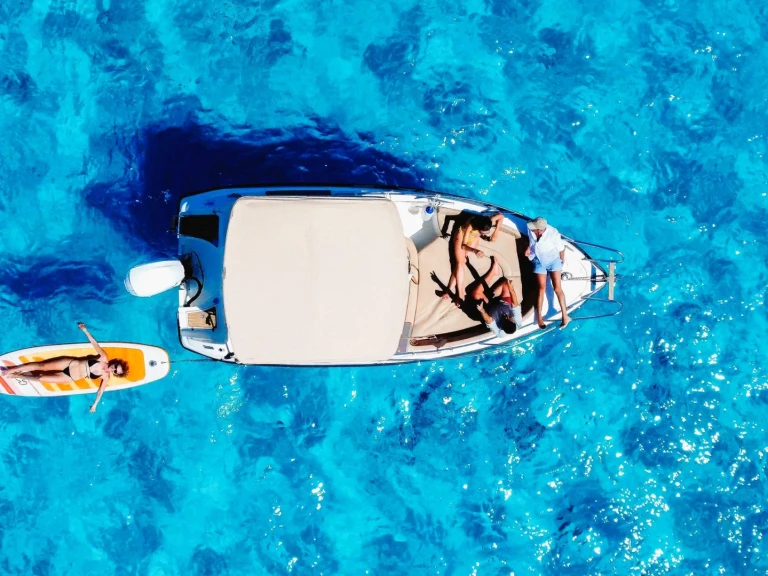 Noleggiare una Polyester Yacht Open 605 a Ciutadella de Menorca