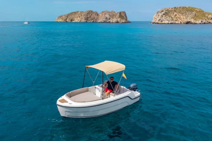 Noleggio Barca a motore a Club Nàutic Santa Ponsa – AQUA 515