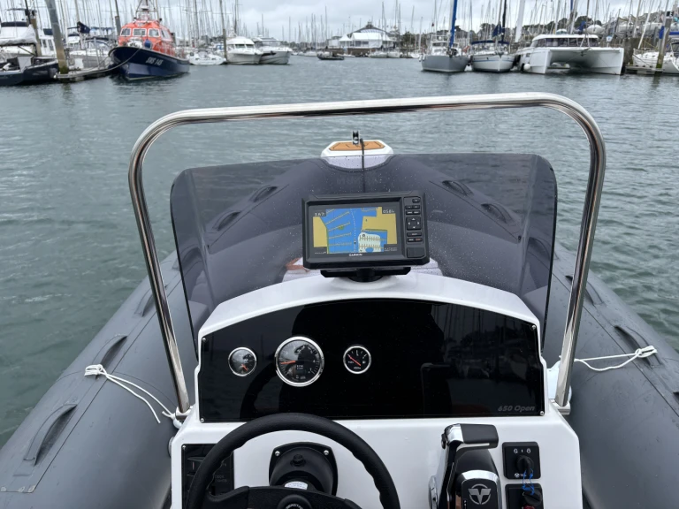 Tiger 650 Open da affittare a  Arzon