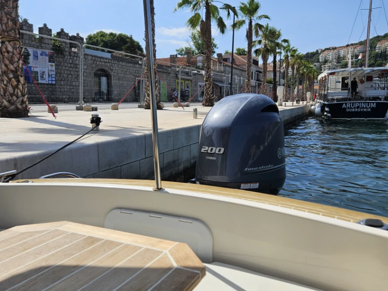 Noleggio Barca a motore NAVAL con patente nautica