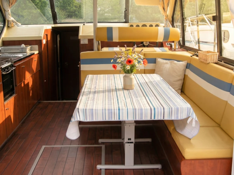 Nicols Yacht Nicols Sedan 1310 da affittare a  Amieira