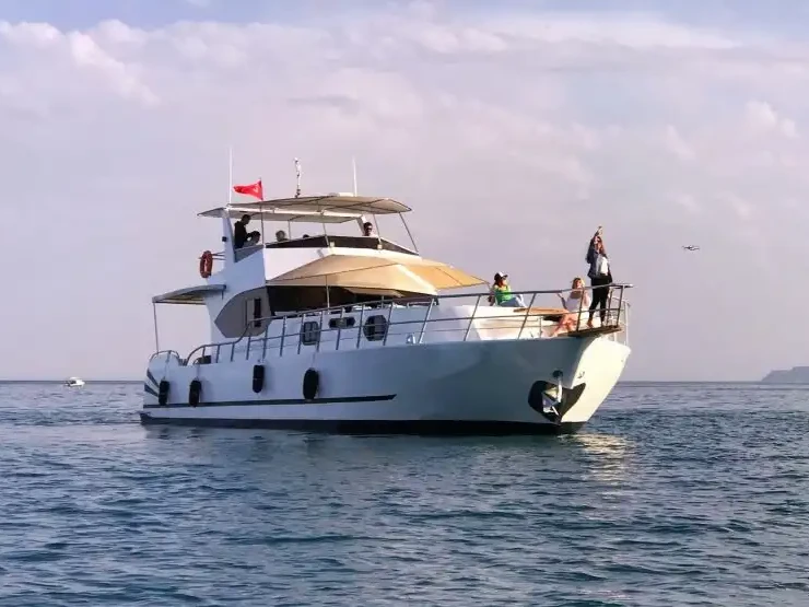 Noleggio Barca a motore Custom con patente nautica