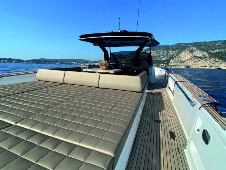 Barca a motore a noleggio a Torre Annunziata al miglior prezzo