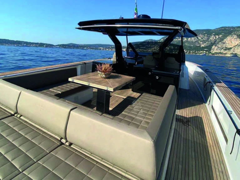 Noleggiare una Pardo Yachts Pardo 50 a Torre Annunziata