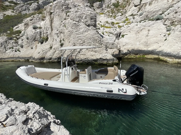 Noleggio a Marsiglia – Nuova Jolly Prince 24 su SamBoat