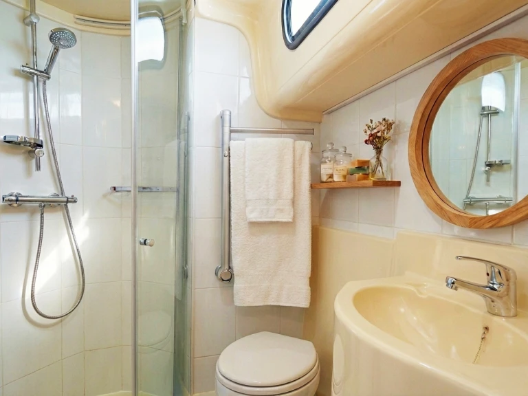 Barca a motore a noleggio a Le Somail al miglior prezzo