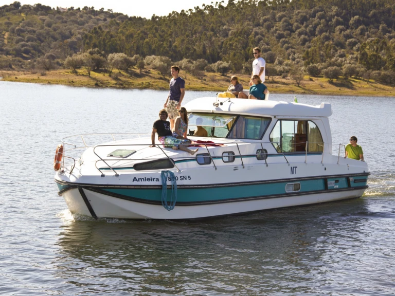 Nicols Yacht Nicols Sedan 1310 da affittare a  Dole