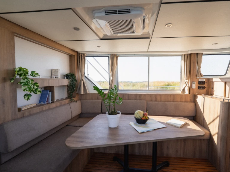 Houseboat a noleggio a Dompierre-sur-Besbre al miglior prezzo