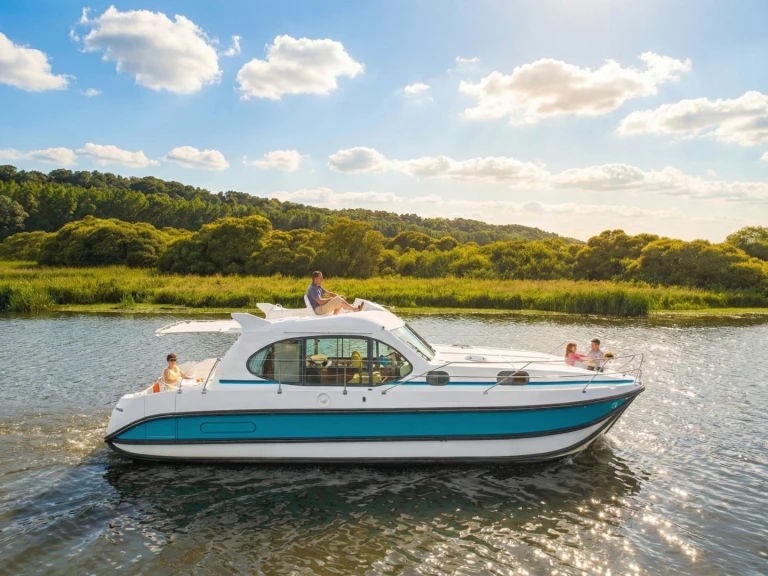 Barca a motore a noleggio a Kisköre al miglior prezzo