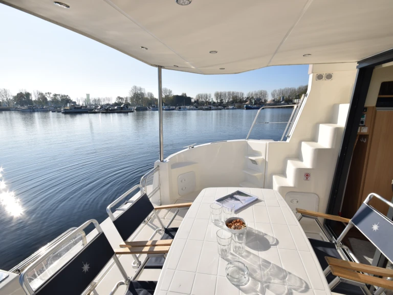 Nicols Yacht Nicols Octo Fly da affittare a  Kerkdriel