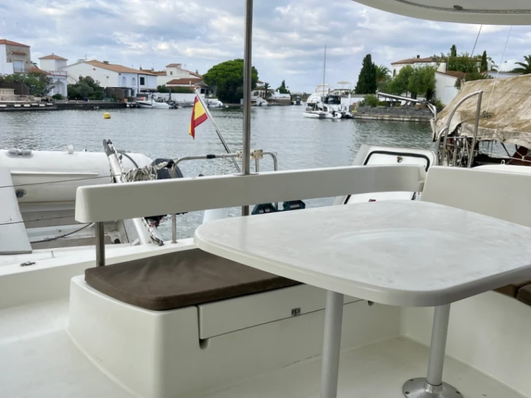 Catamarano a noleggio a Roses al miglior prezzo