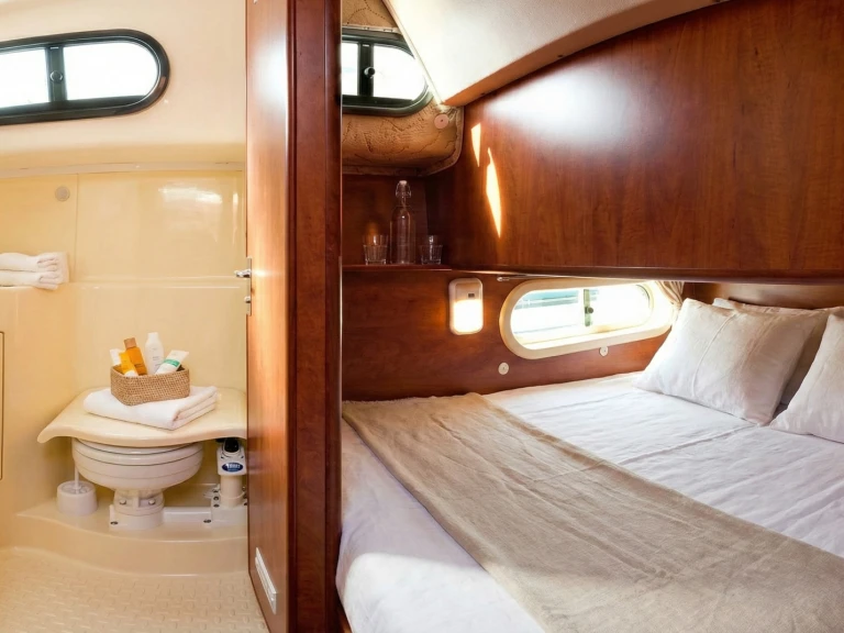 Nicols Yacht Nicols Sedan 1010 da affittare a  Dole