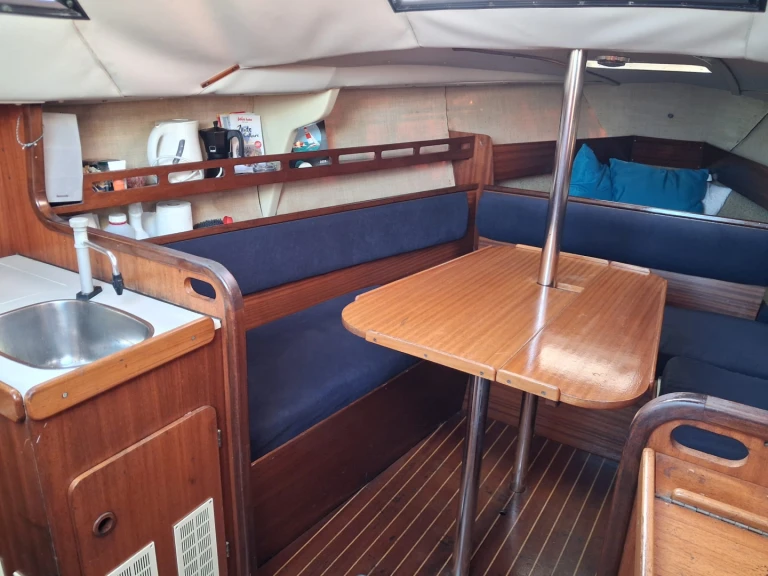 Noleggio Barca a vela Jeanneau con patente nautica