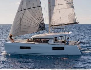 Catamarano a noleggio a Bossoglina al miglior prezzo