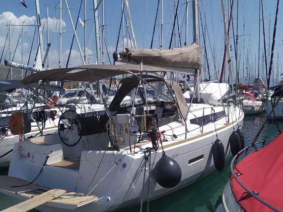 Jeanneau Sun Odyssey 389 da affittare a  Gouviá