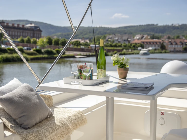 Noleggio barche Nicols Yacht Nicols Octo Fly 12 a Grez-Neuville su Samboat